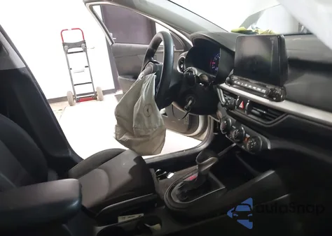 2021 Kia Forte Lxs z USA, uszkodzony, nr VIN 3KPF24AD6ME326363